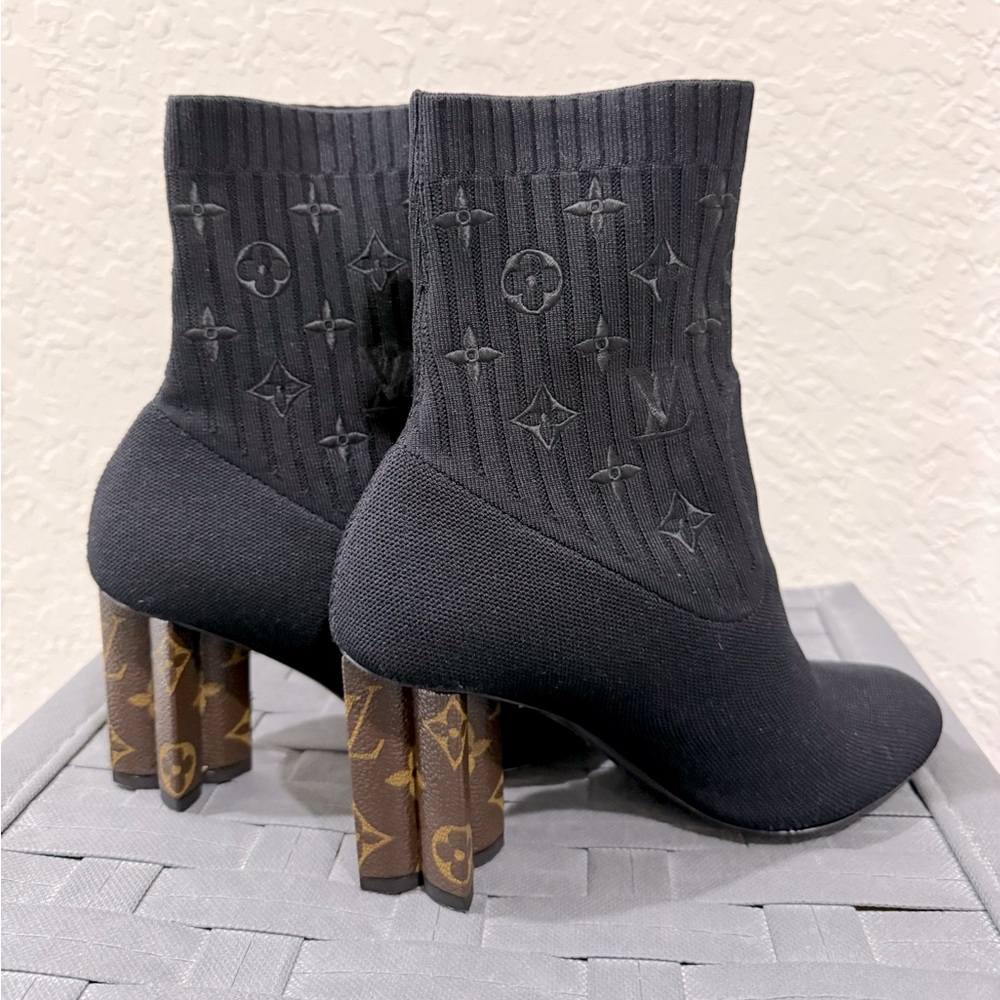 ⭐️ PRICE REDUCED! LIKE NEW! Beautiful Louis Vuitton Silhouette Ankle Boot